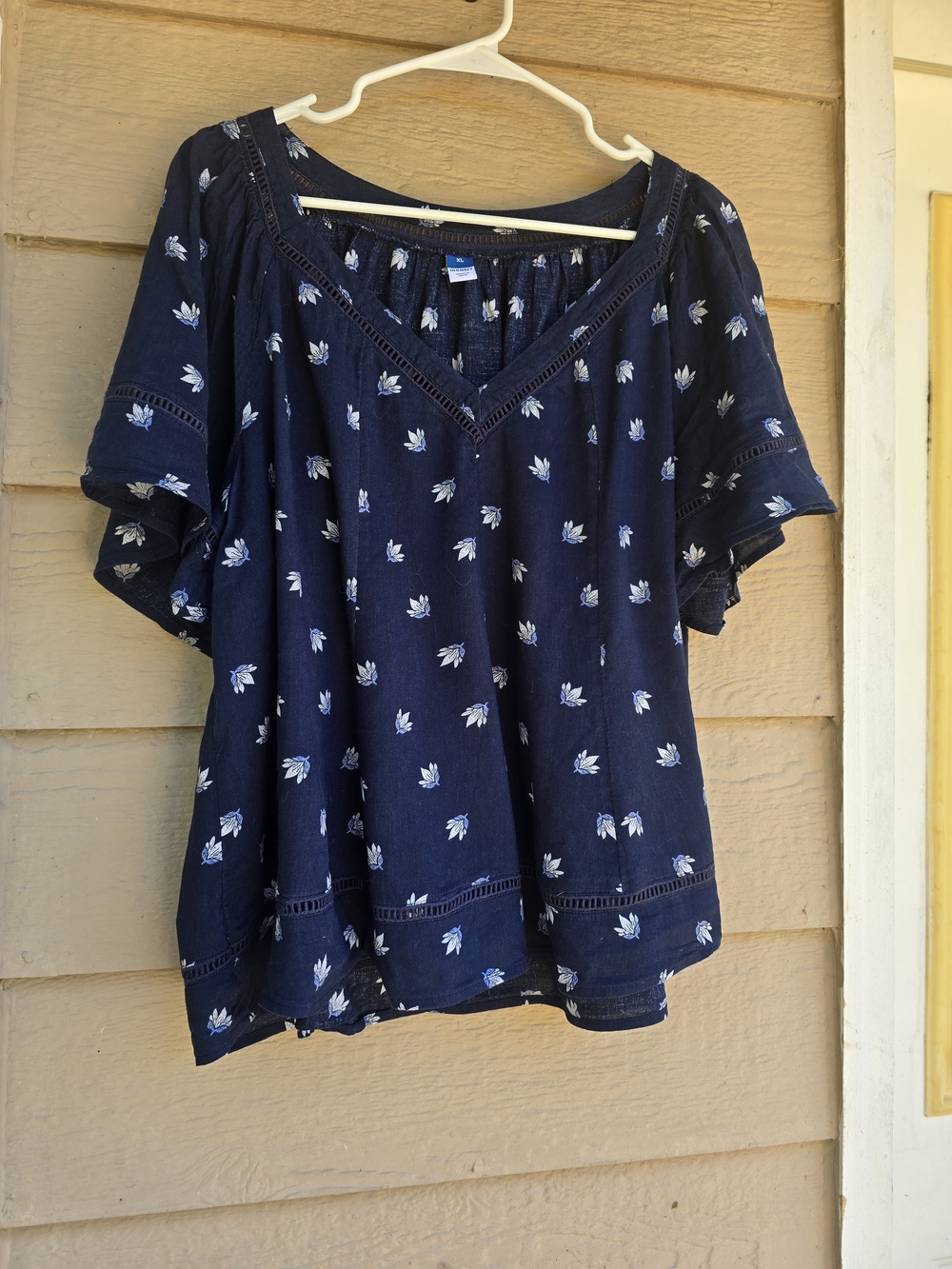 Old Navy Blue Floral V-Neck Crochet-Trim Top - XL